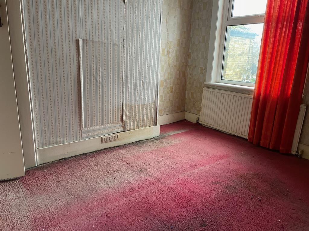 Lot: 3 - THREE-BEDROOM HOUSE FOR IMPROVEMENT - Bedroom 3